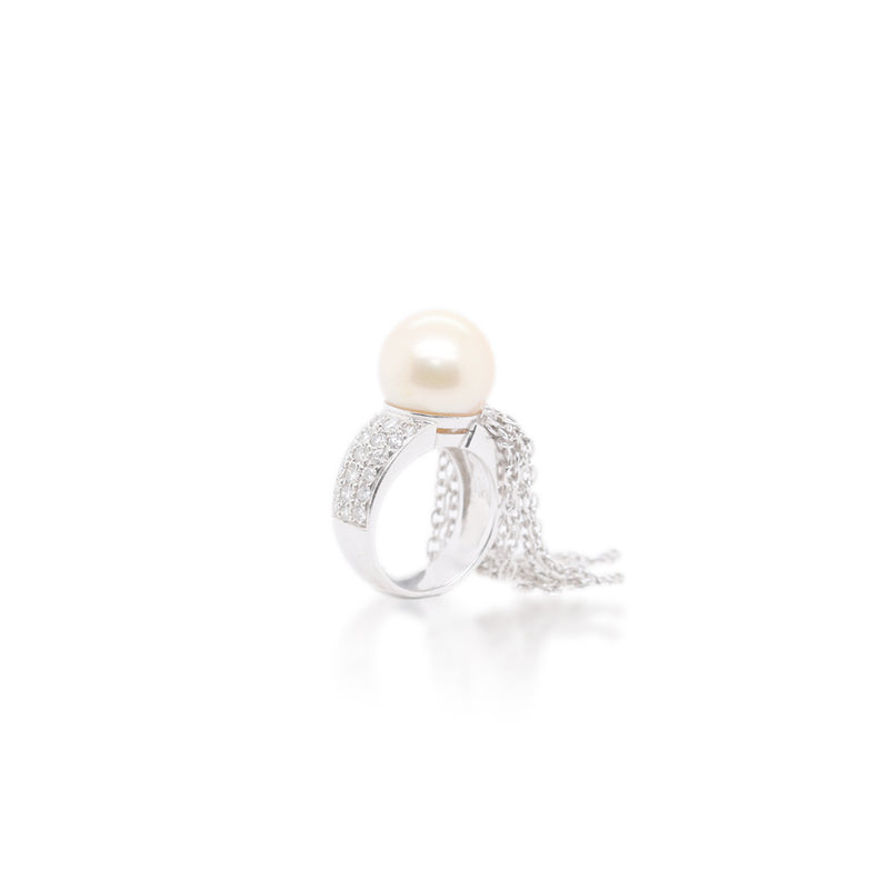 Pearl Ring with White Gold Tassel