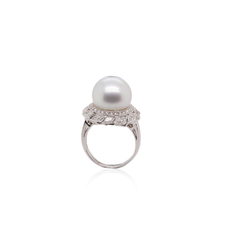 Pearl Ring With Diamonds