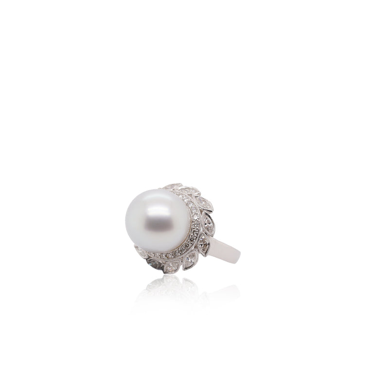 Pearl Ring With Diamonds
